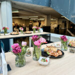 Swiss Re Generalversammlung: Buffet-Deko mit lila Tulpen