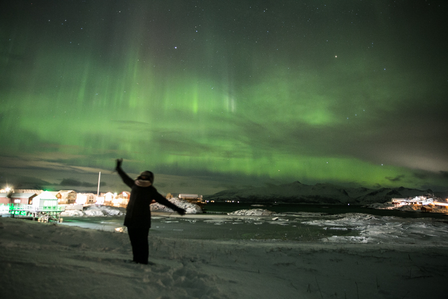 Nordlichter tanzen am Himmel über Norwegen
