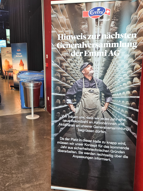 Emmi Generalversammlung 2026 in der Messe Luzern, Aktionärinnen und Aktionäre im Saal