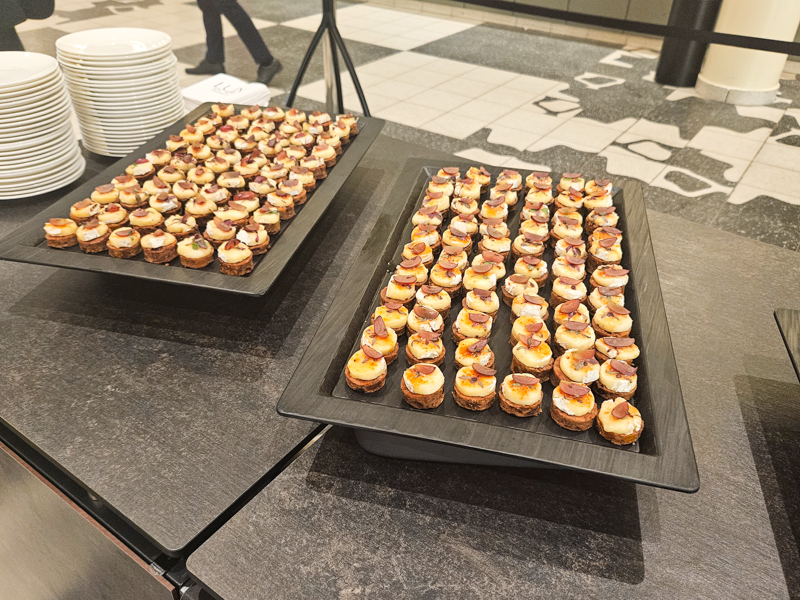 Apérohäppchen an der Lindt Generalversammlung