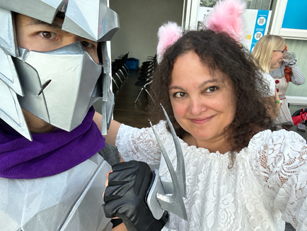 Selfie mit einem Cosplayer an der Zürich Pop Con