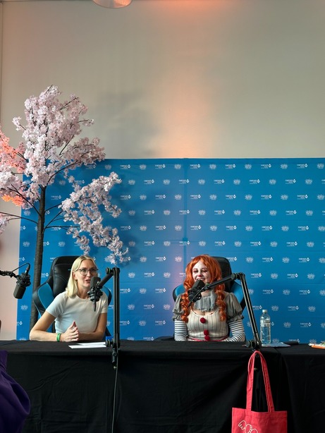 Live-Podcast von MissFinance auf der Bühne der Zürich Pop Con
